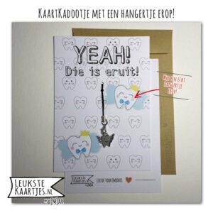 Kaartkadootje -> Hangertje TandenFee - No:08 (YEAH! Die is eruit! - Tand eruit - TandenFee groot met strikje)
