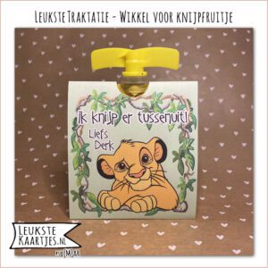 Traktatie -> Knijpfruitje - No:01 (Ik knijp er tussenuit, Hoera 4 jaar - LionKing, Simba, Jungle, Groen)