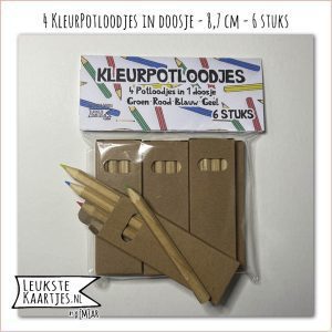 Uitdelers -> 6 doosjes met 4 Mini KleurPotloodjes 8,7 cm - No:03 (Wikkel Potloodjes - Kraft bruin kartonnen doosje, 4 kleuren Rood, Groen, Blauw, Geel)^