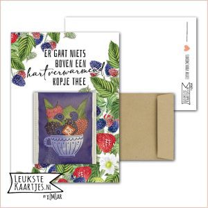 Kaartkadootje -> Theezakje - No:23 (Er gaat niets boven een hartverwarmend kopje thee - Bloemen/kruiden/fruit thee - Bosvruchten Forest Fruit met groen in hoeken)